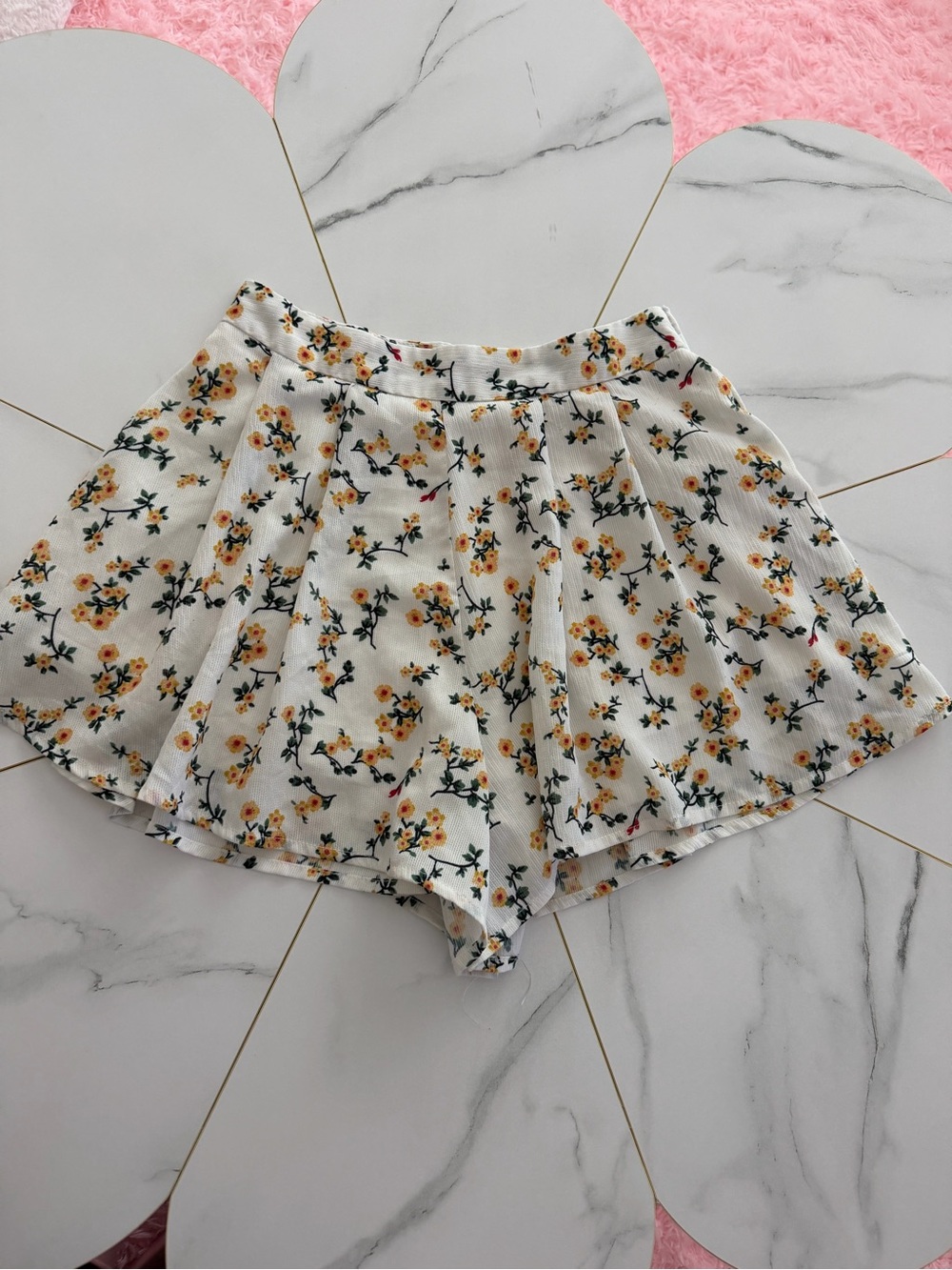 Papaya‎ Floral White & Yellow High-Waist Women’s Shorts